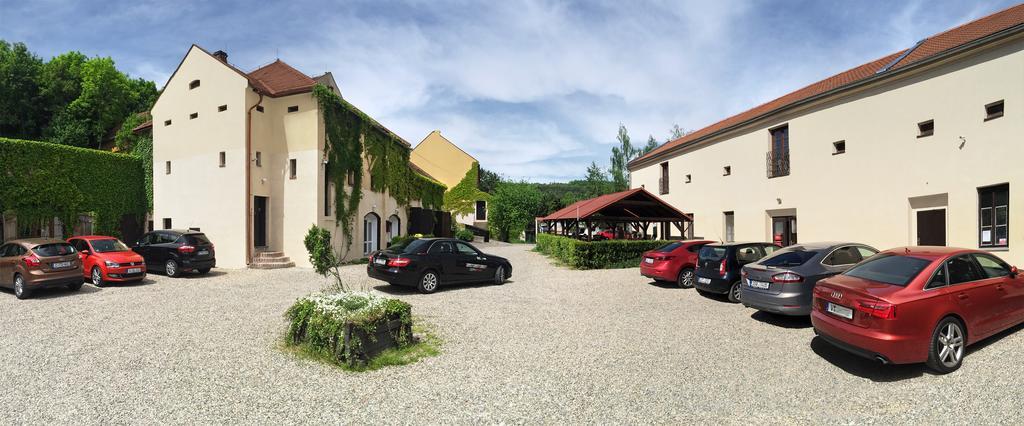 Usedlost Kotlarka Hotel Прага Екстериор снимка